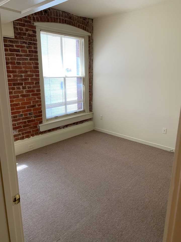 211 N Foushee St - Photo 6 of 18