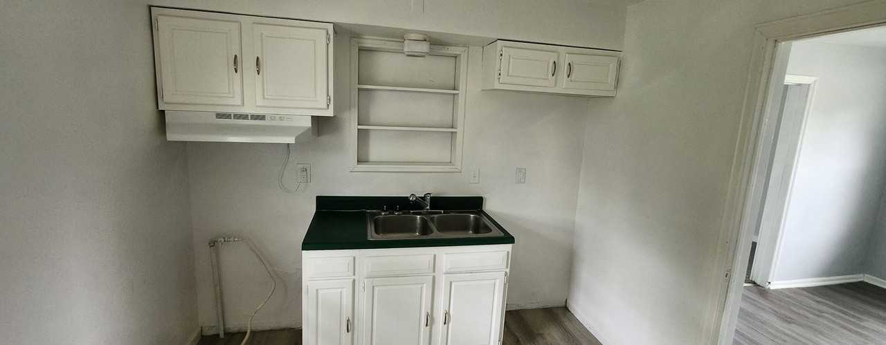 1710 E Moffat Ave - Photo 5 of 10
