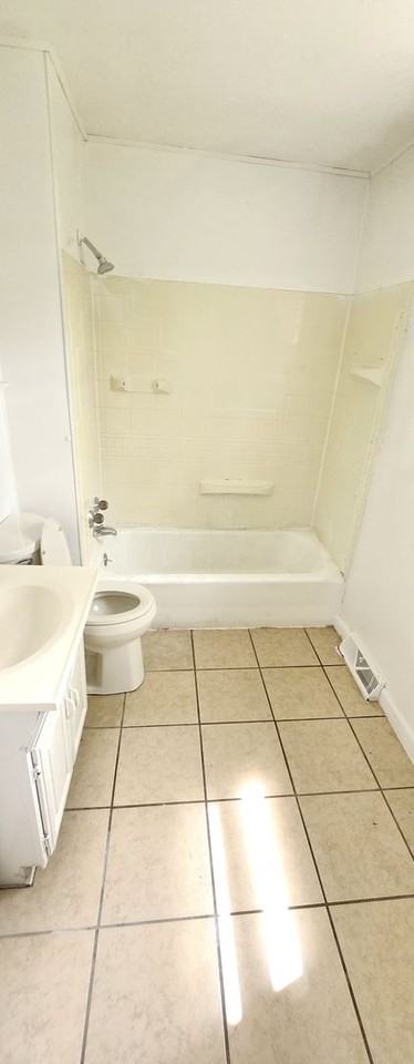 1710 E Moffat Ave - Photo 6 of 10