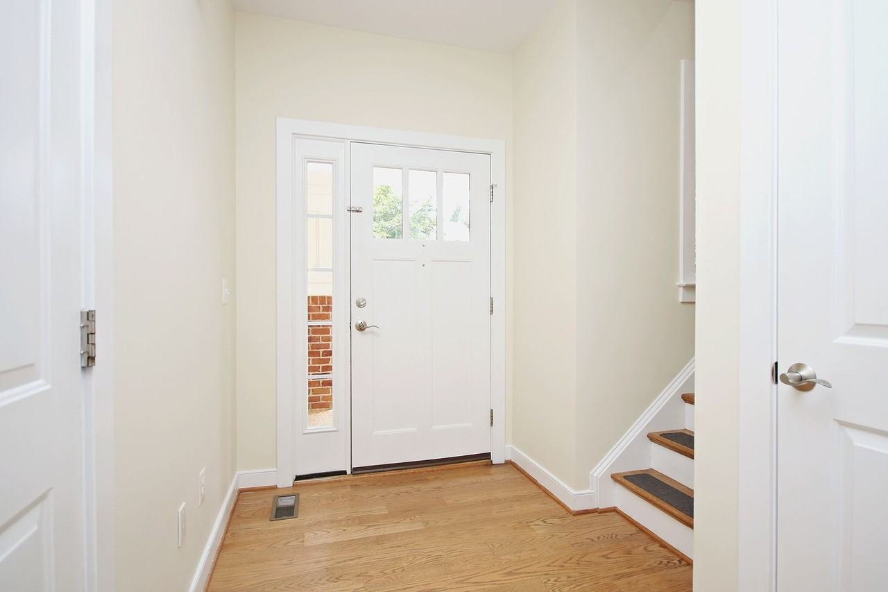 949 Raymond Rd - Photo 3 of 24