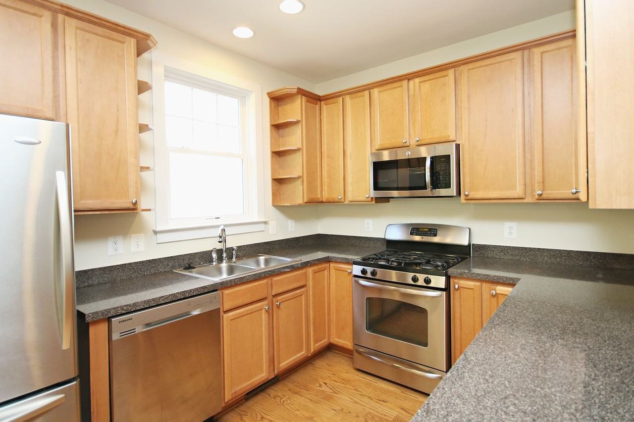 949 Raymond Rd - Photo 6 of 27