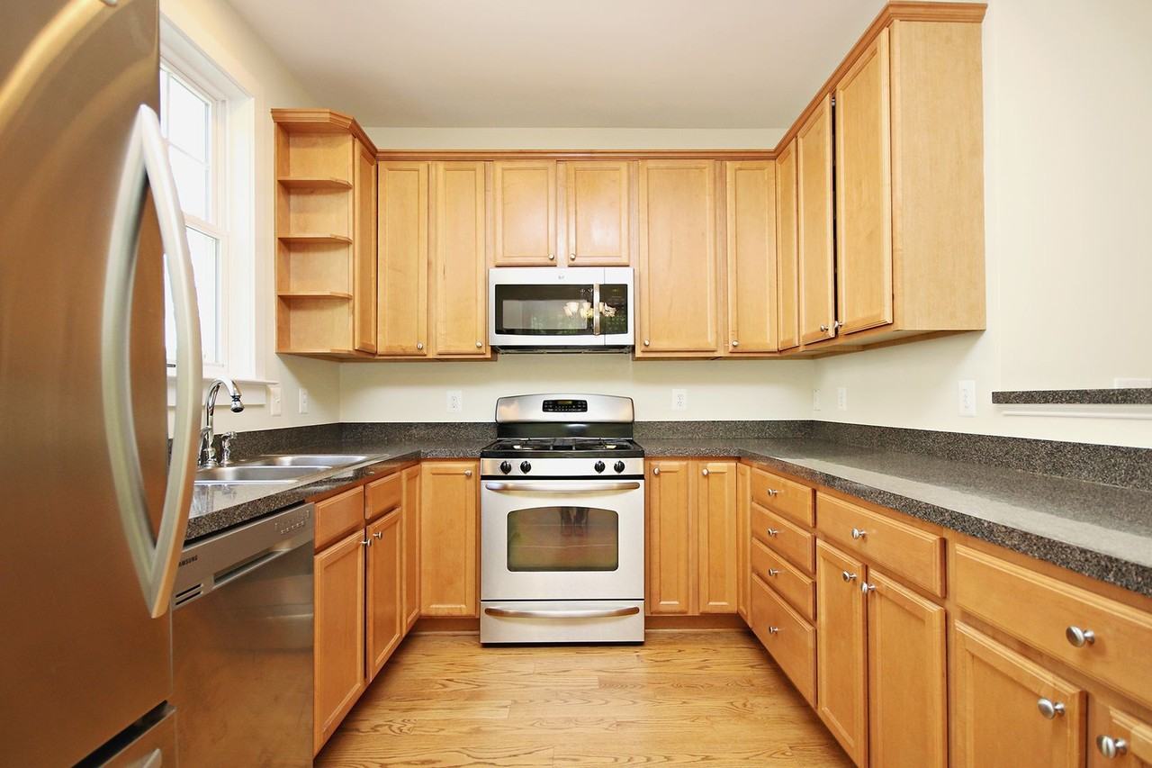 949 Raymond Rd - Photo 7 of 27