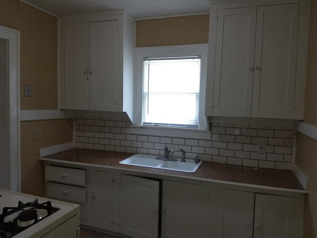 6035 Walrond Ave - Photo 3 of 15