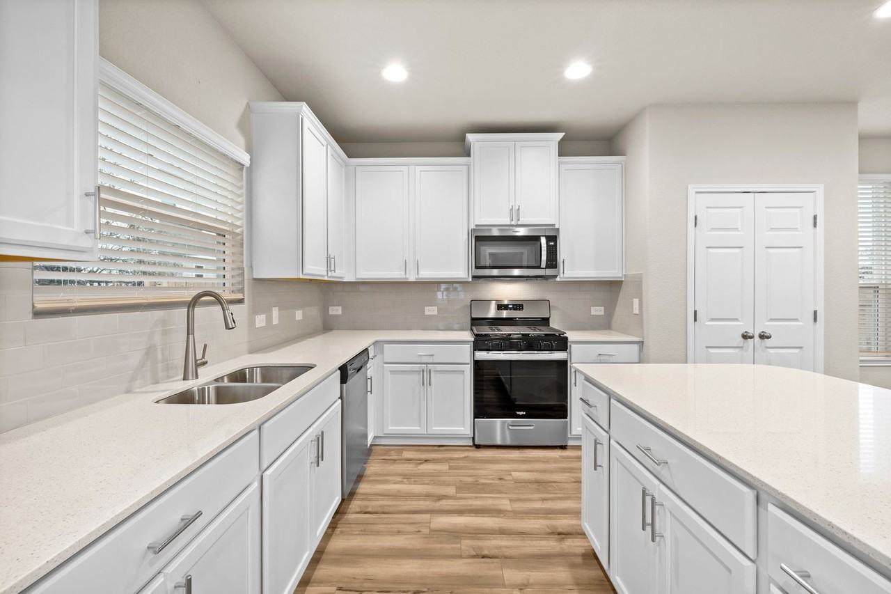 1156 Autumn Heather Dr - Photo 3 of 33