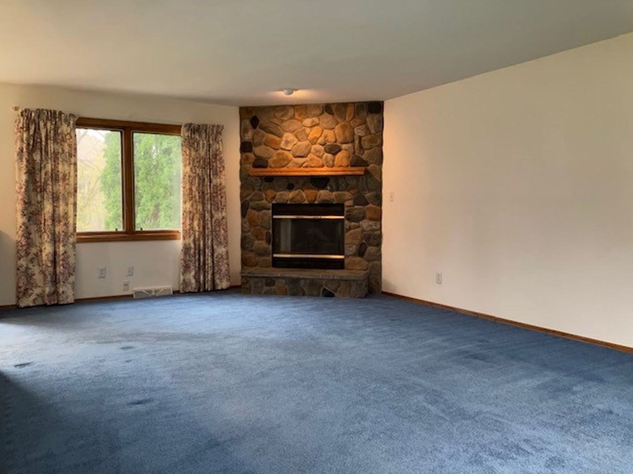 S70W19298 Wentland Dr - Photo 2 of 27