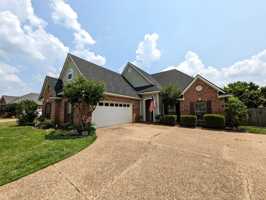 featured image of 220 Ixworth Ave