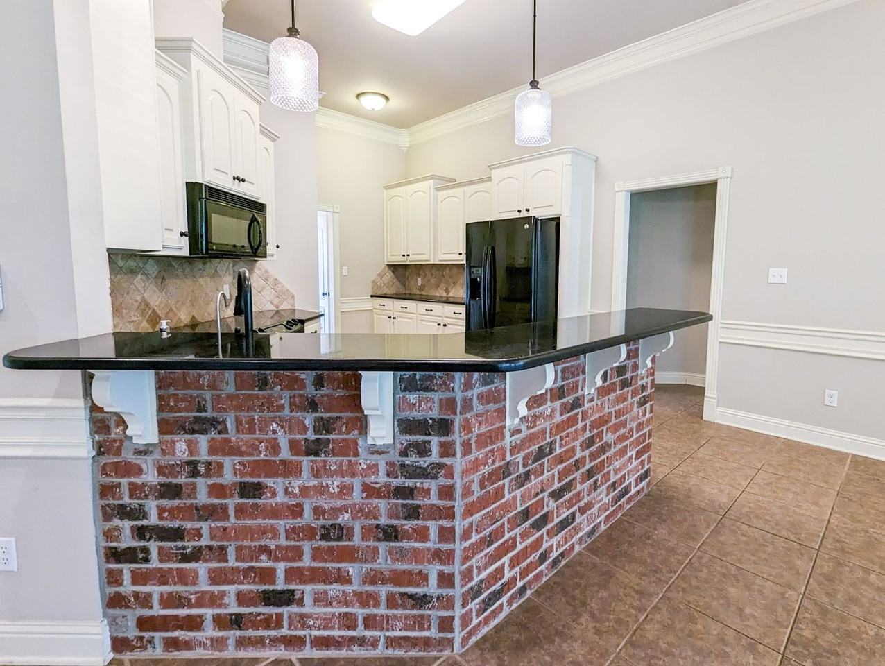 220 Ixworth Ave - Photo 5 of 19