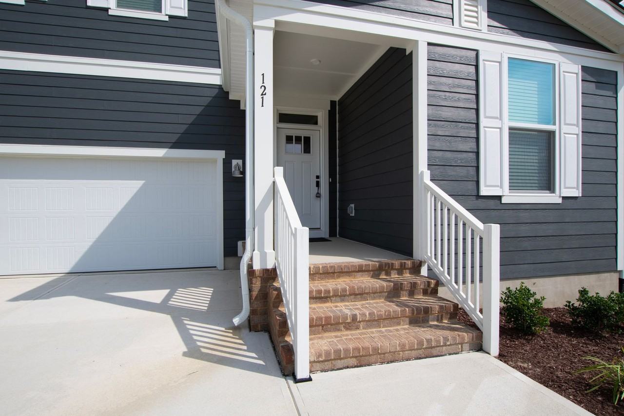 121 Shadowdale Ln - Photo 2 of 50