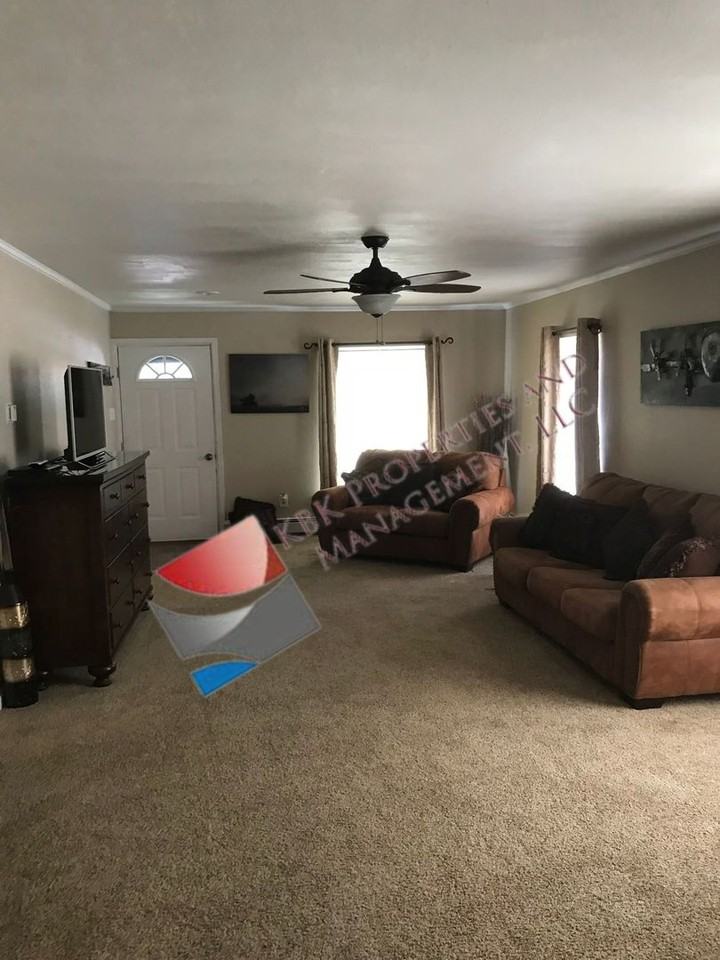 315 Alamosa Ave - Photo 3 of 19