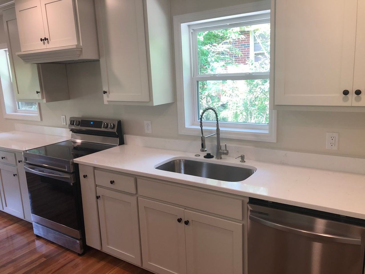 5524 Rodgers Dr - Photo 3 of 27