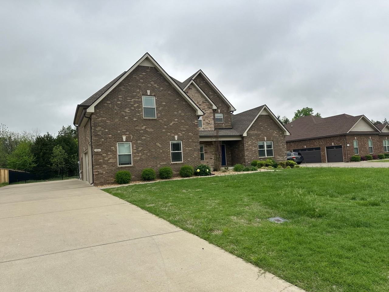 514 Sapphire Dr - Photo 2 of 49