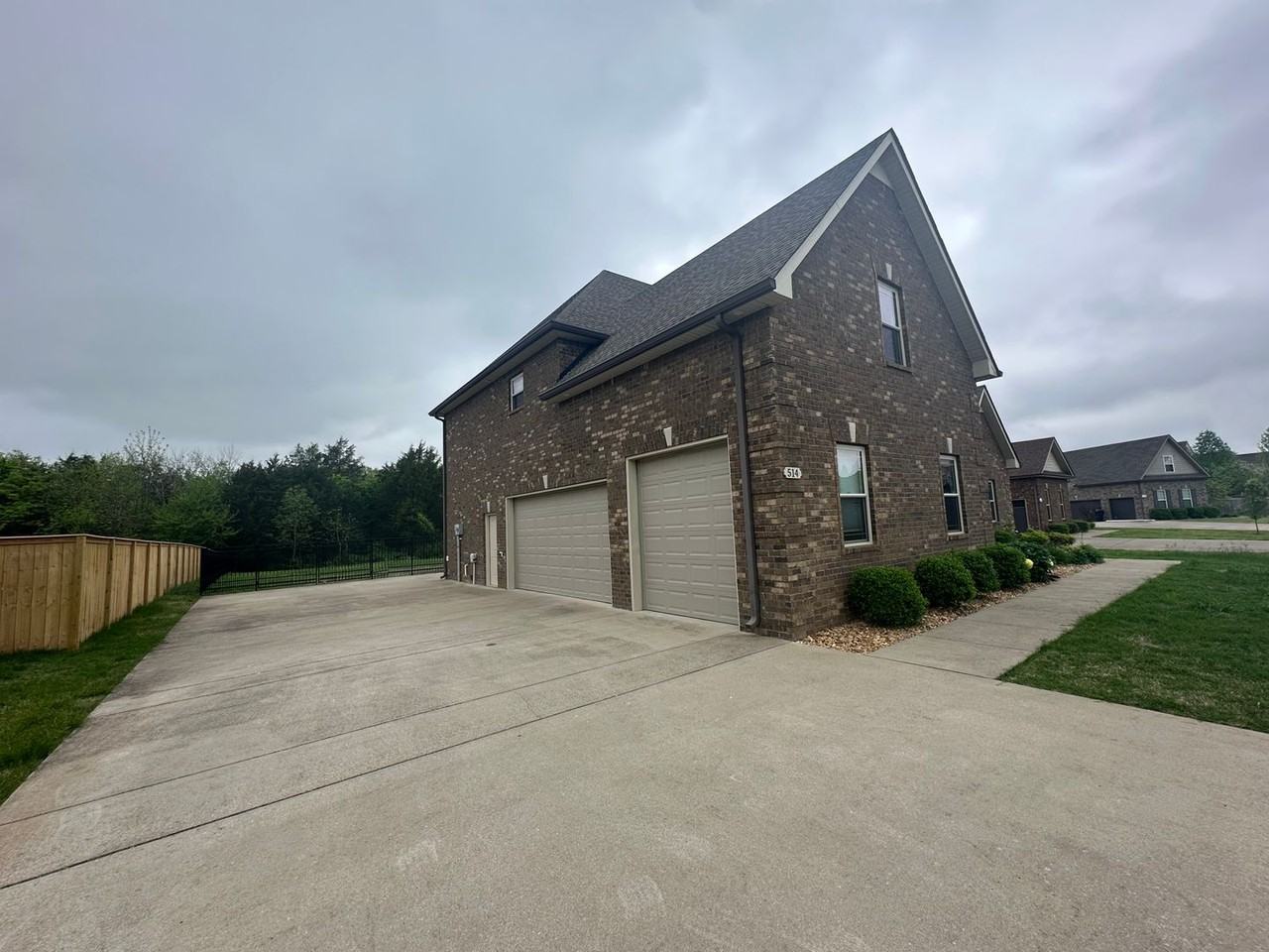 514 Sapphire Dr - Photo 5 of 49