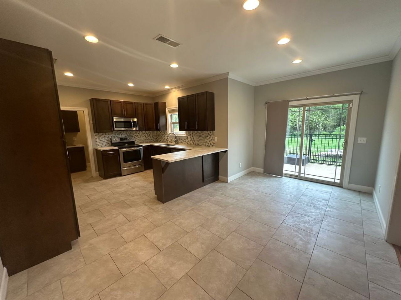514 Sapphire Dr - Photo 6 of 49