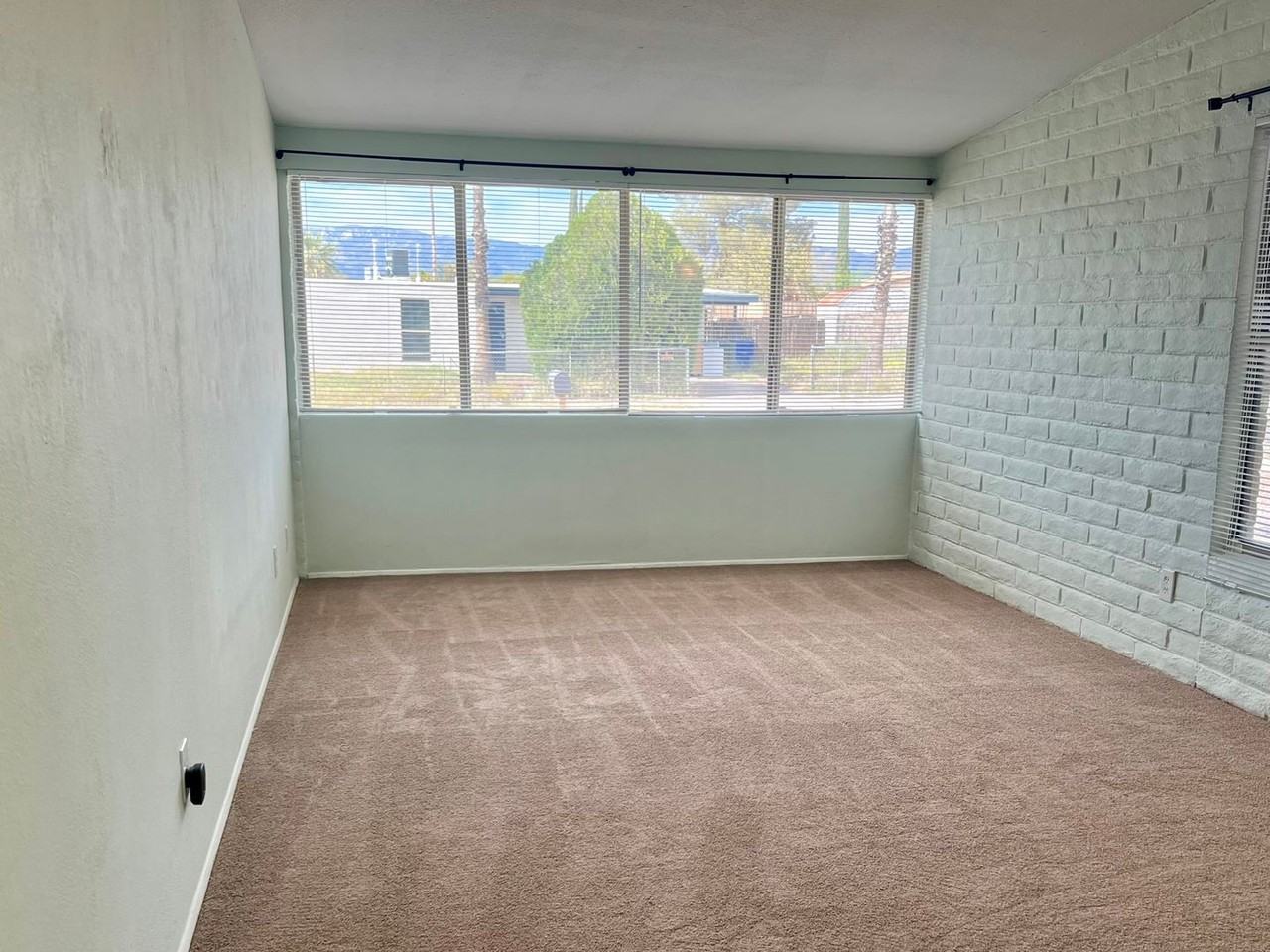 9510 E 33rd St - Photo 3 of 18