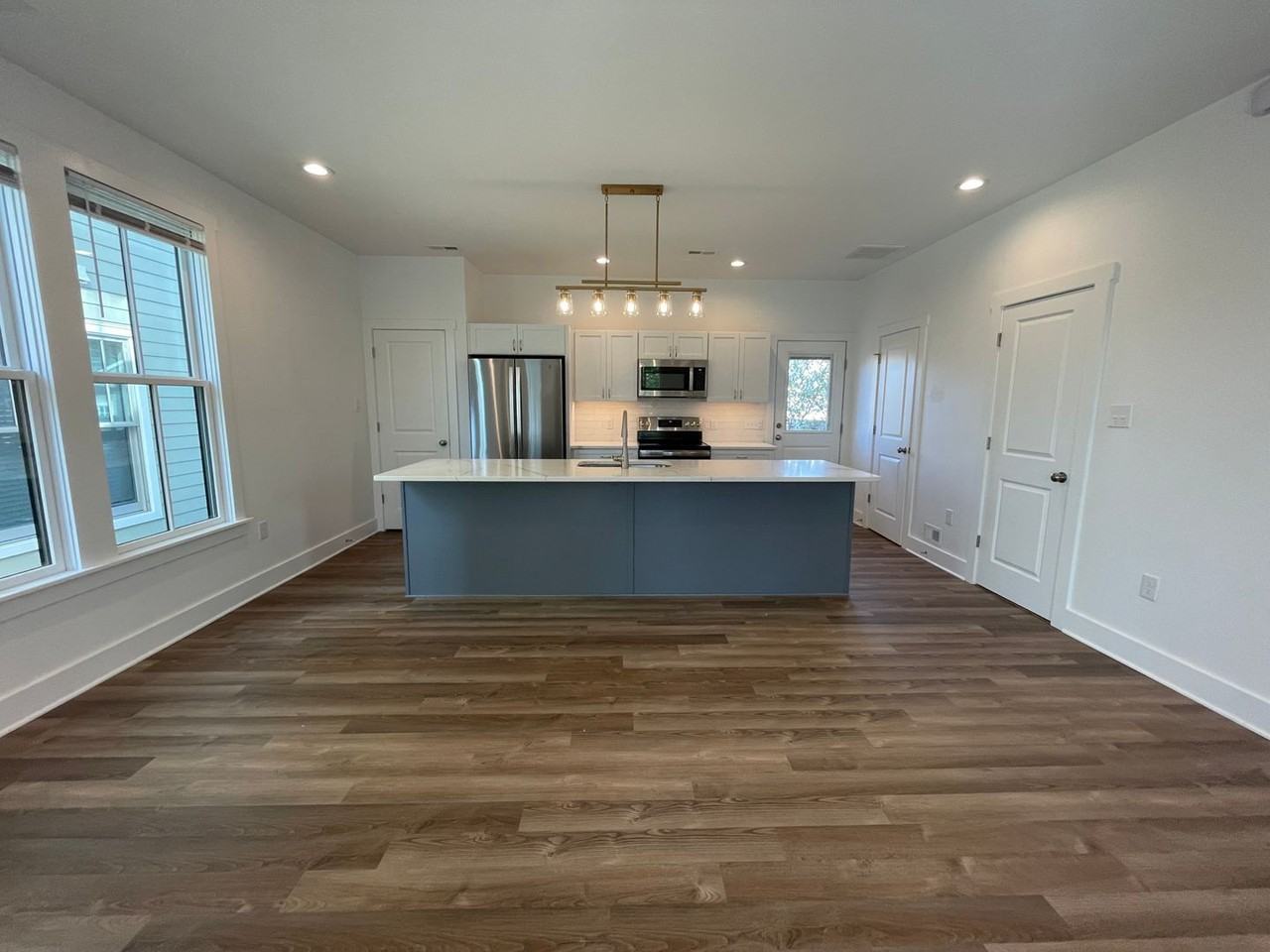 510 W 19th St - Photo 2 of 7