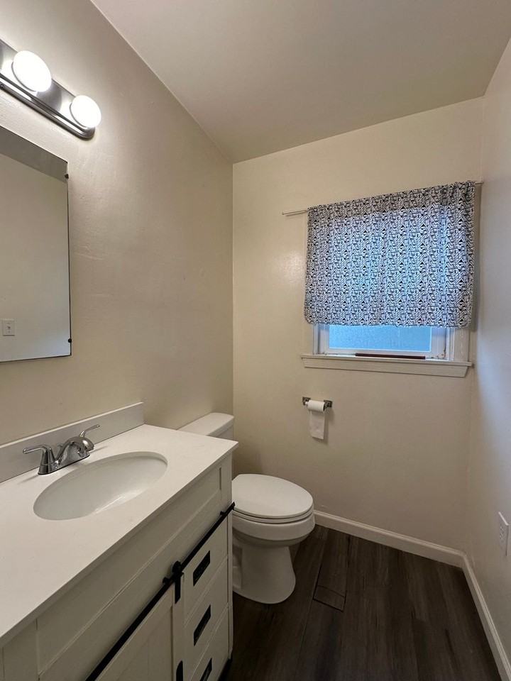 2005 W Capitol Ave - Photo 3 of 12