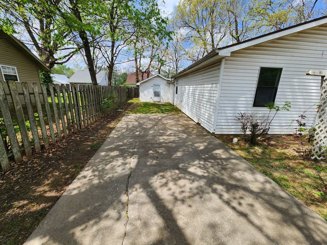 1433 N Brown Ave #B - Photo 2 of 16
