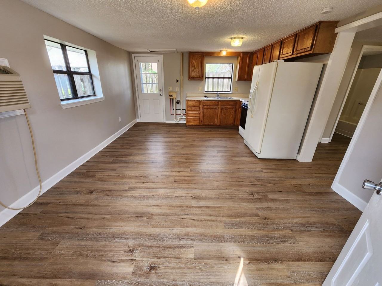 1433 N Brown Ave #B - Photo 4 of 16