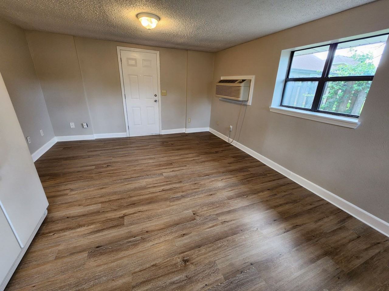 1433 N Brown Ave #B - Photo 5 of 16