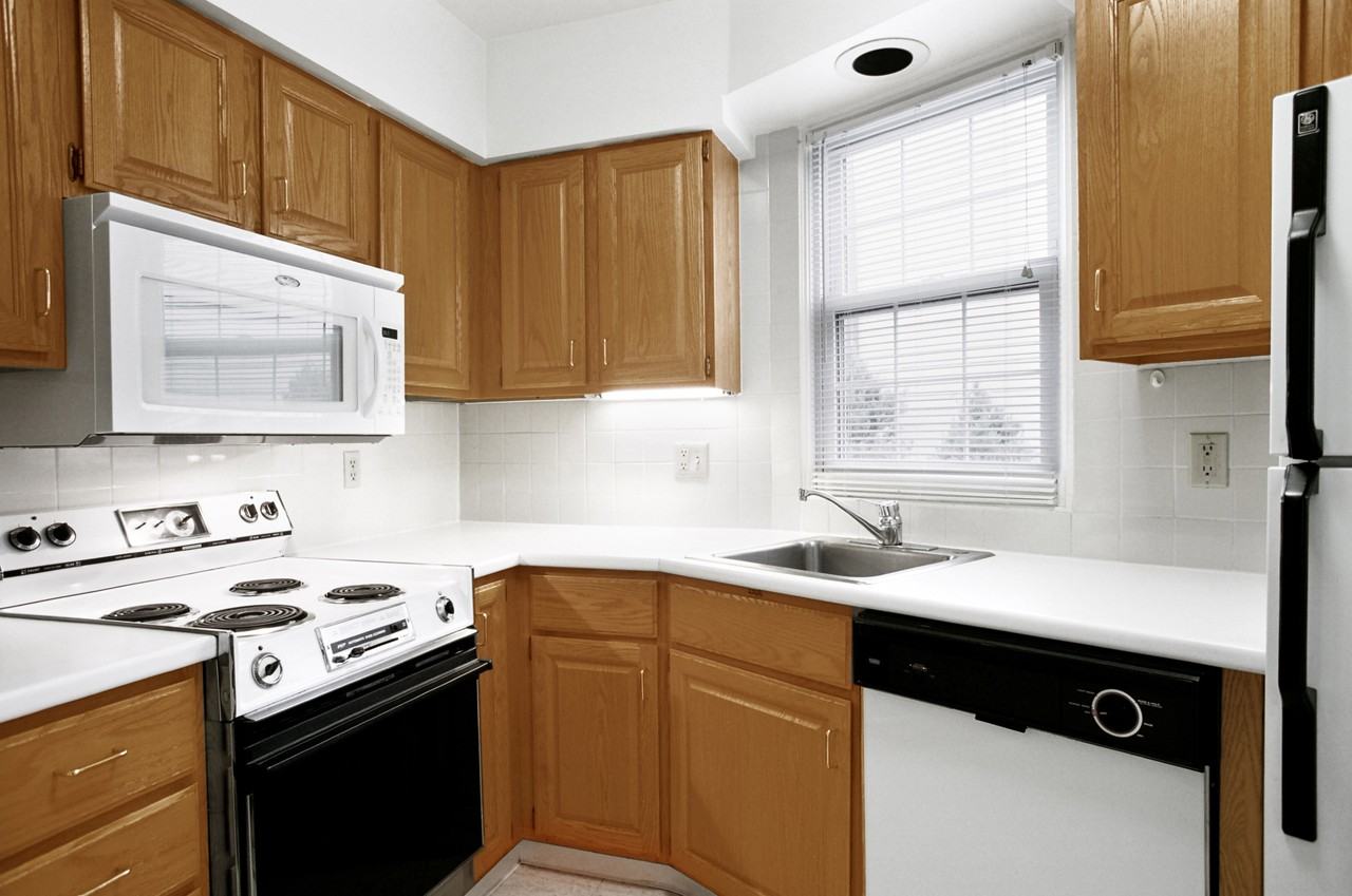 6415 Howe St #TH - Photo 3 of 6