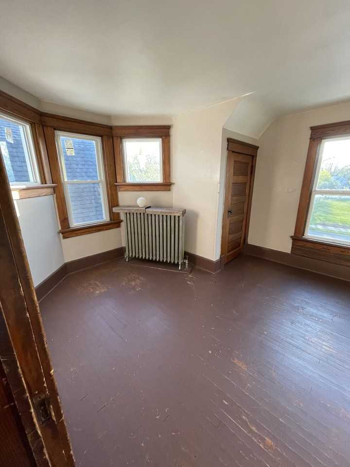 1528 Hayes Ave - Photo 2 of 11