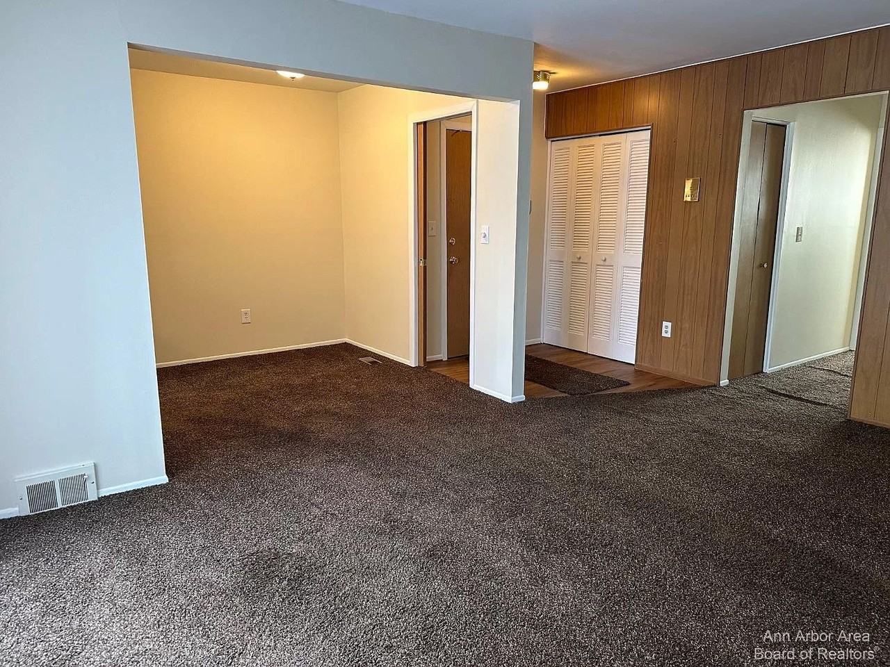 1722 Washtenaw Rd - Photo 2 of 13