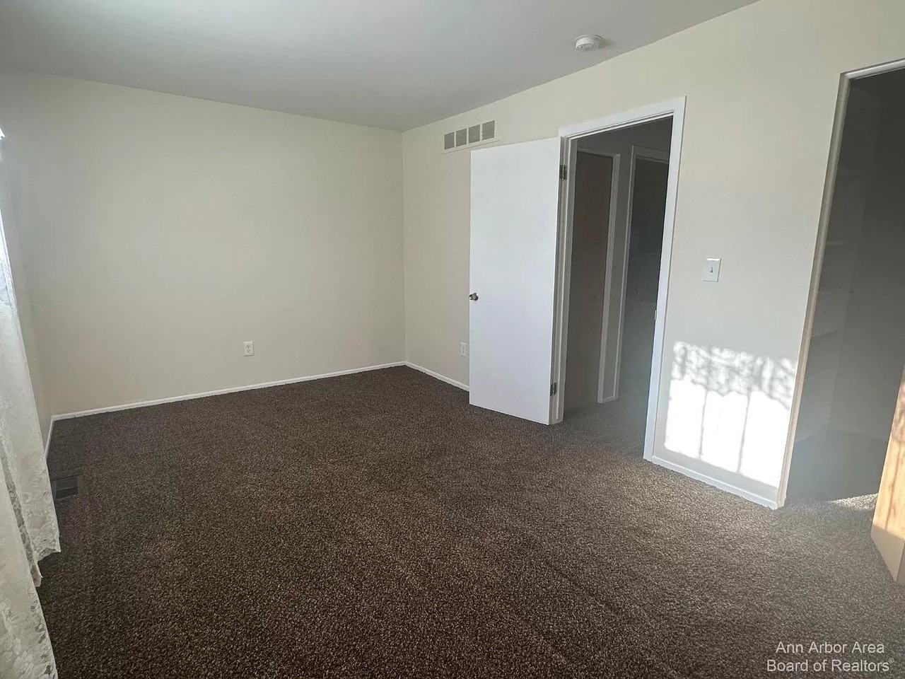 1722 Washtenaw Rd - Photo 3 of 13