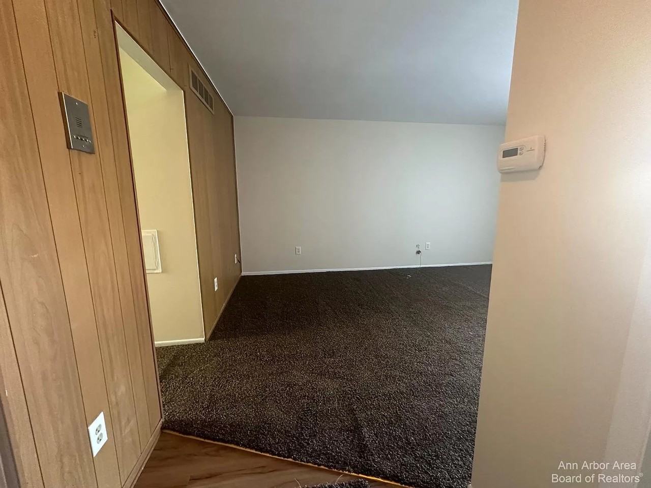 1722 Washtenaw Rd - Photo 4 of 13