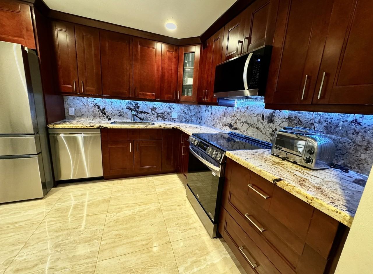 5520 Coach House Cir #G - Photo 4 of 24