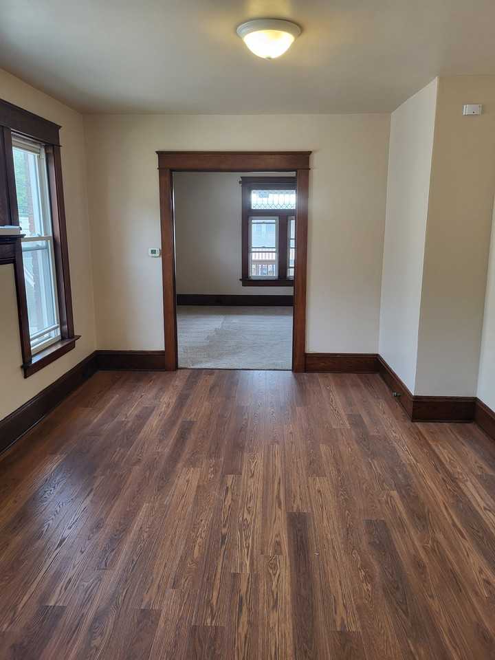 1034 W 30th St #2 - Photo 3 of 8