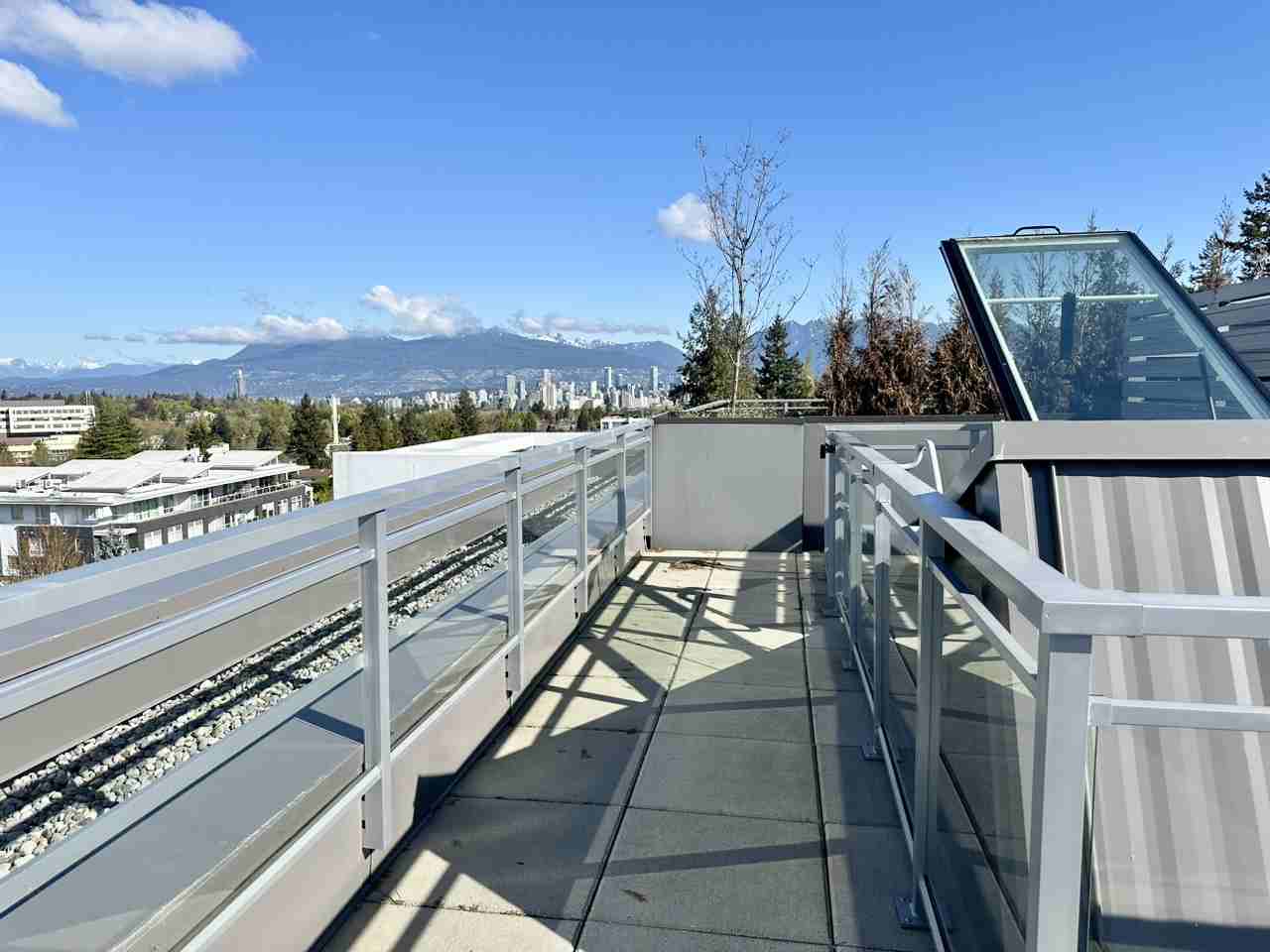 Cambie St - Photo 4 of 16