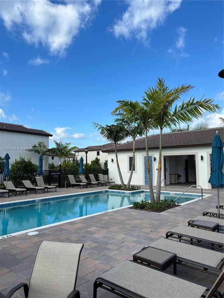 159 Sw 159th Ter #221 - Photo 3 of 8