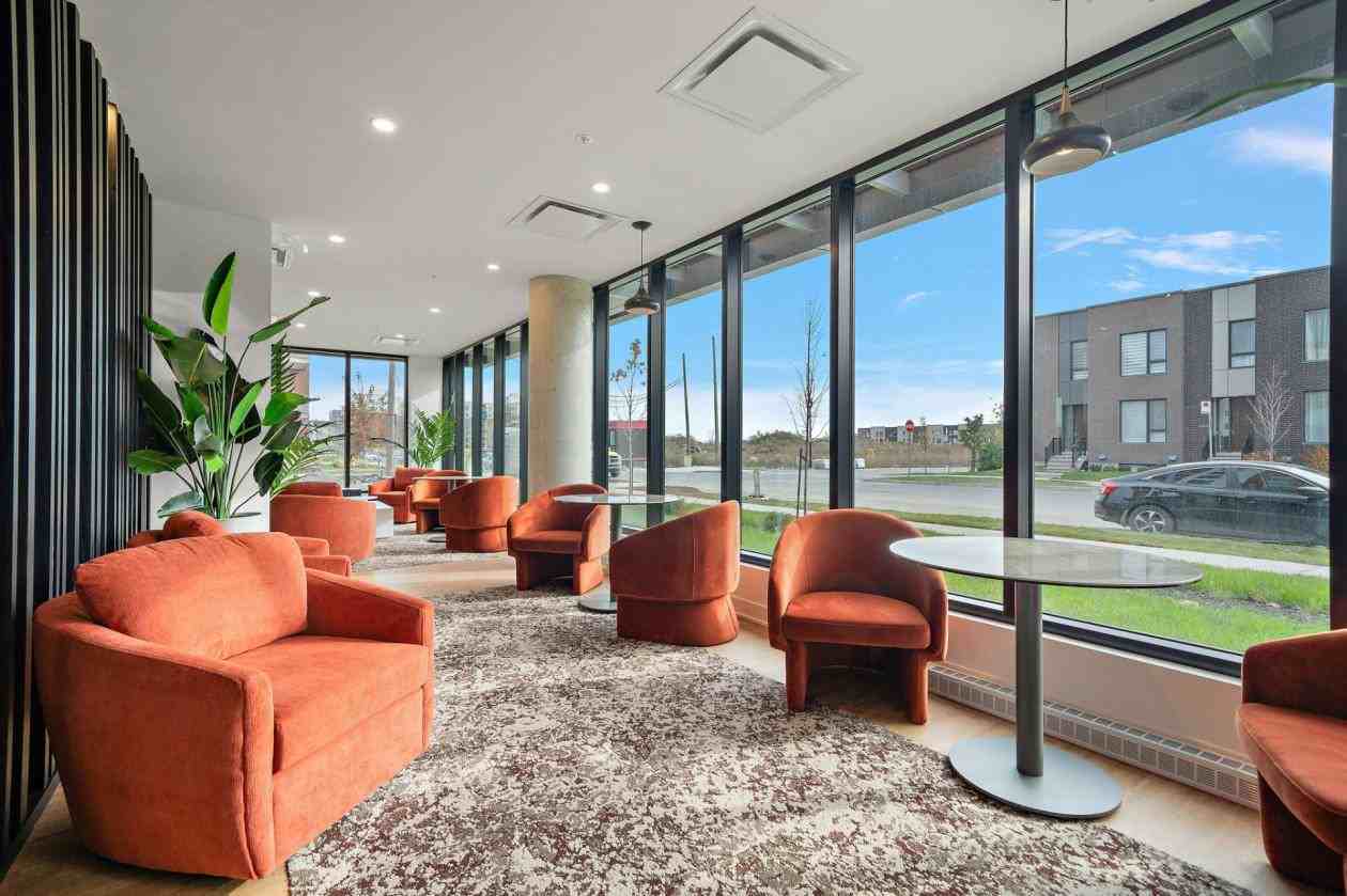 2385 Rue des Équinoxes - Photo 2 of 20