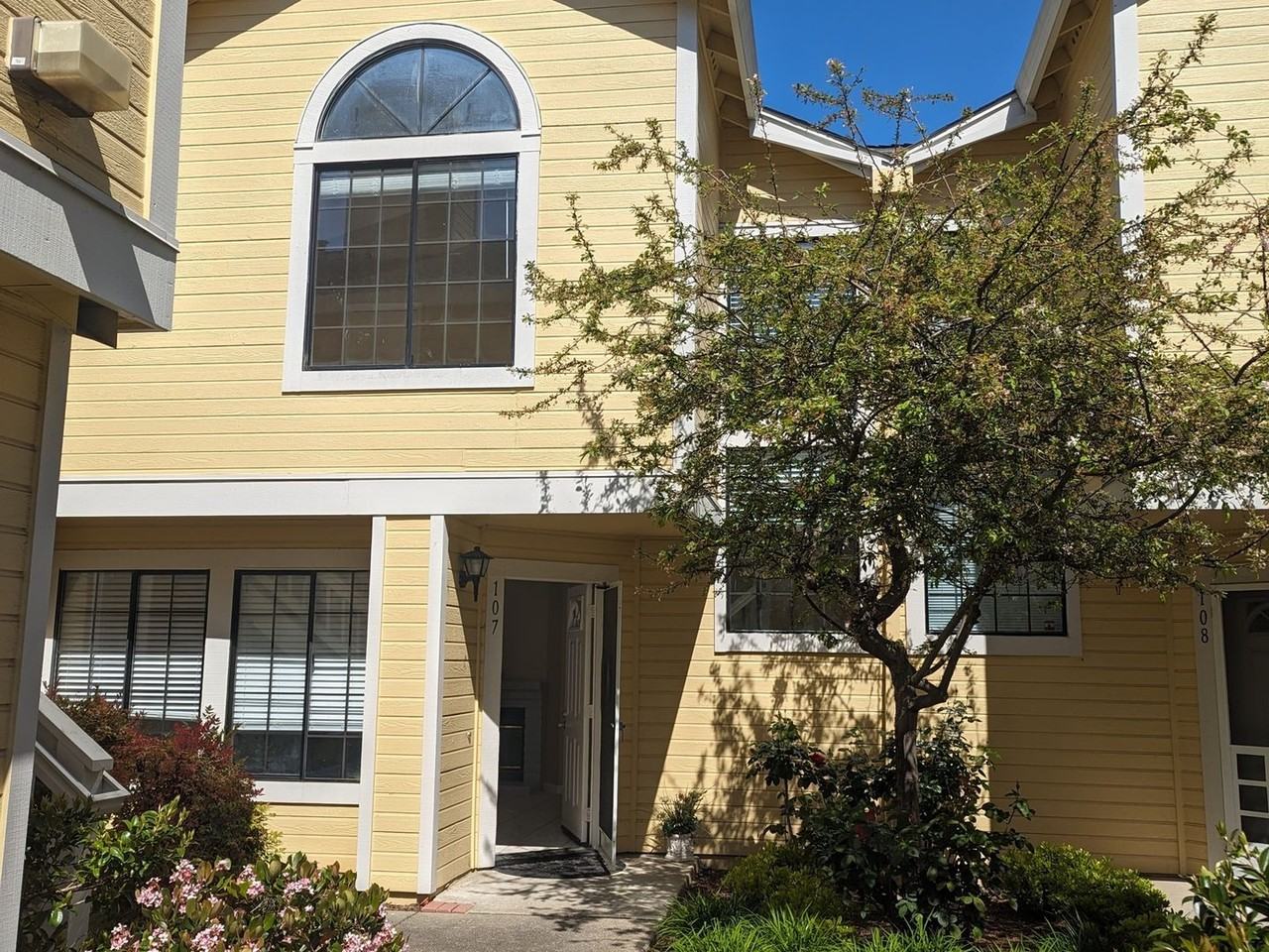 107 Devonwood - Photo 2 of 30