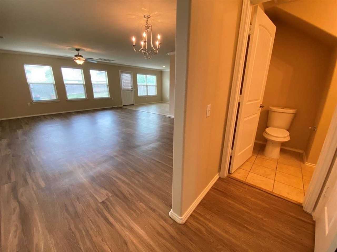 7105 Crestone Rd - Photo 3 of 34