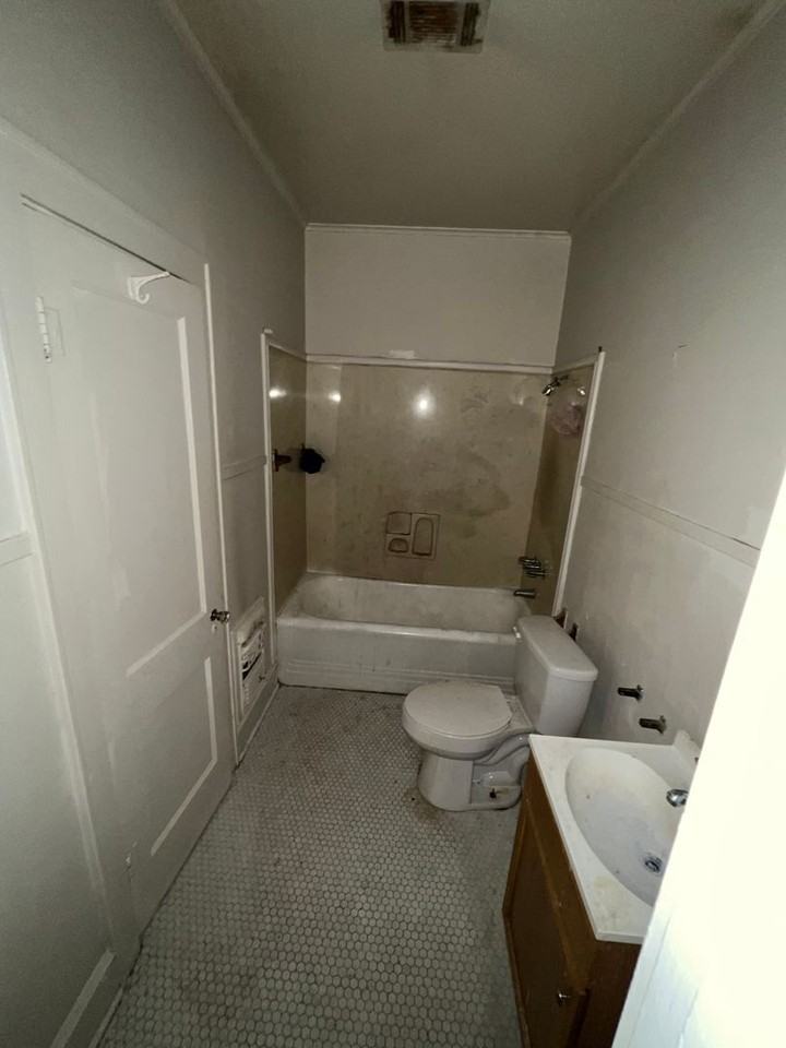 Columbia Duplex - Photo 2 of 6
