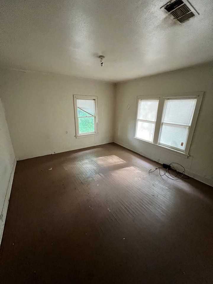 Columbia Duplex - Photo 3 of 6