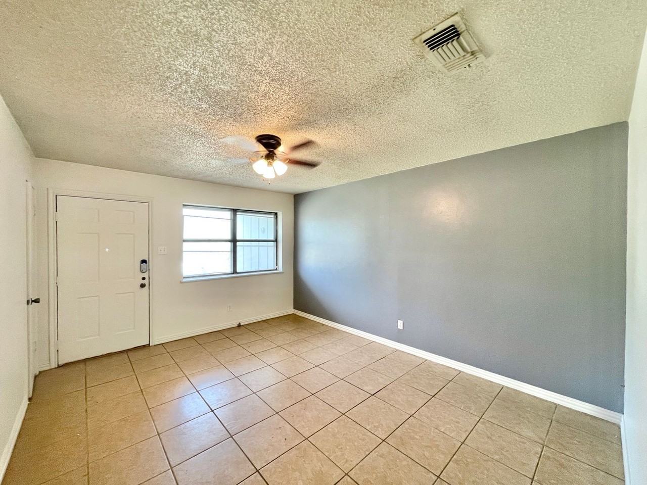 704 N 19th St - Photo 5 of 19