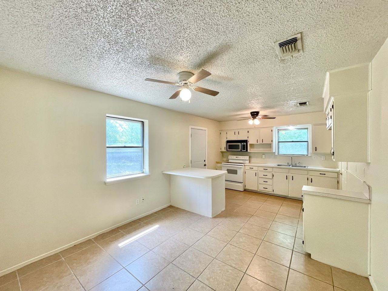 704 N 19th St - Photo 6 of 19