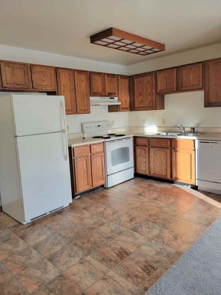 Westmoor Terrace Apartments - Photo 3 of 8