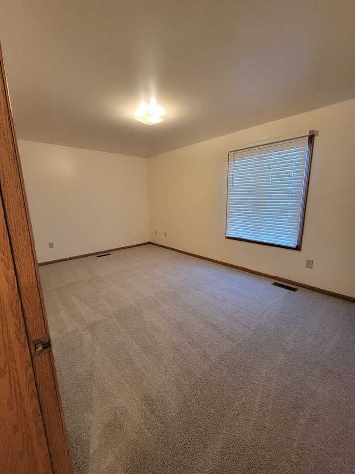 Westmoor Terrace Apartments - Photo 4 of 8