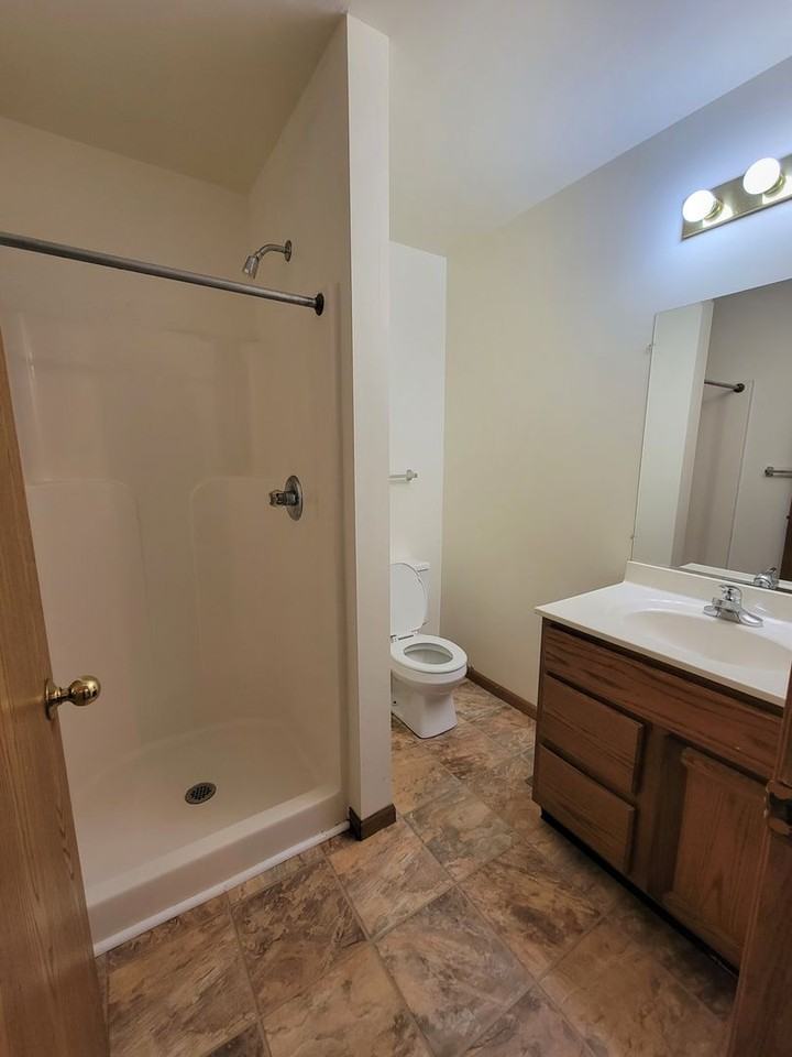 Westmoor Terrace Apartments - Photo 5 of 8