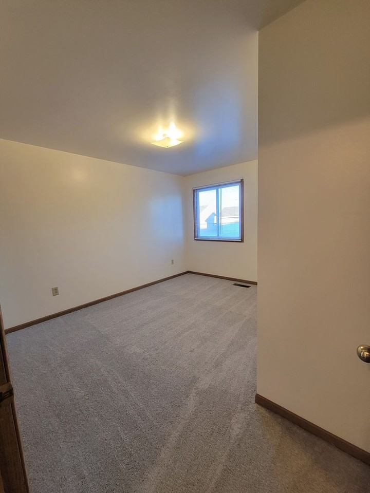 Westmoor Terrace Apartments - Photo 6 of 8