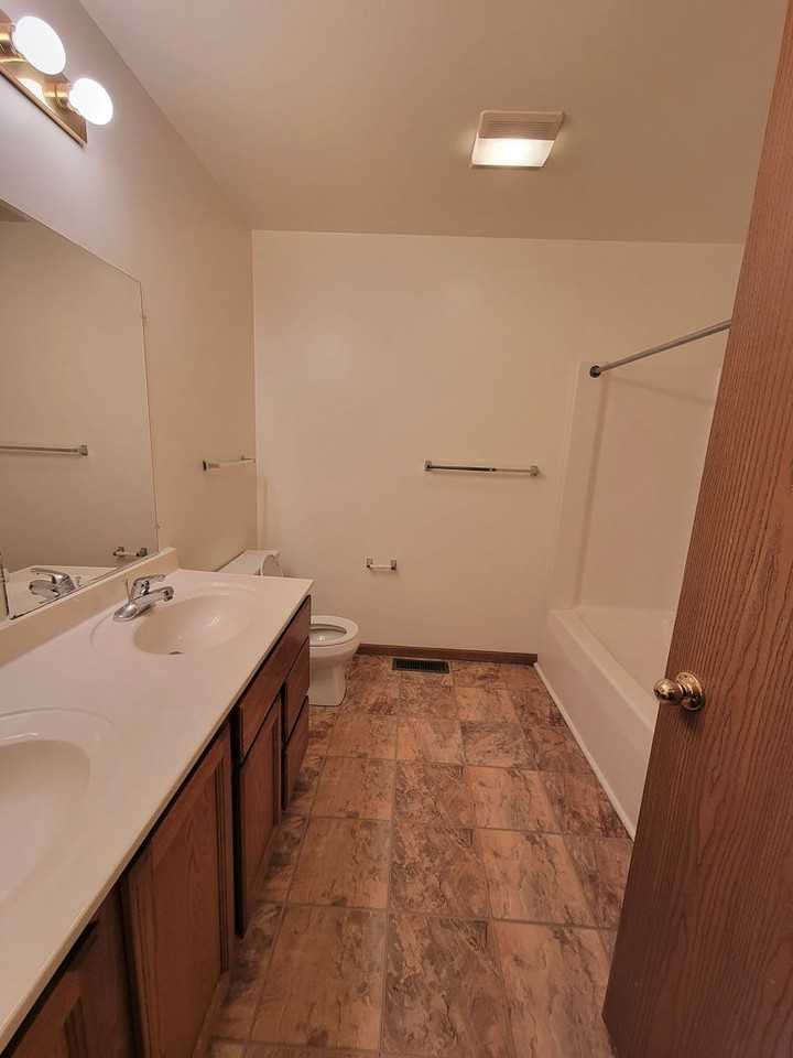 Westmoor Terrace Apartments - Photo 7 of 8