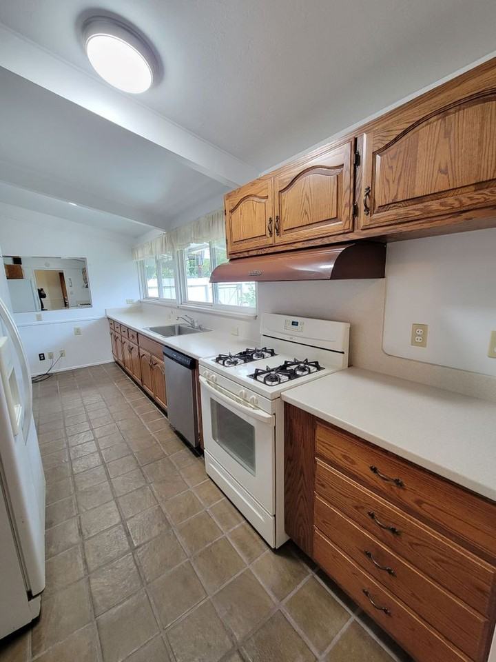 1718 Oakmead Dr - Photo 2 of 22