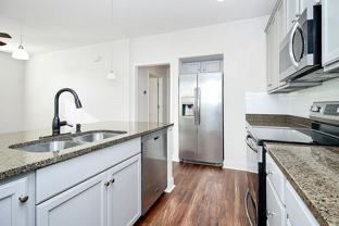 546 Oakland Ave - Photo 1 of 1