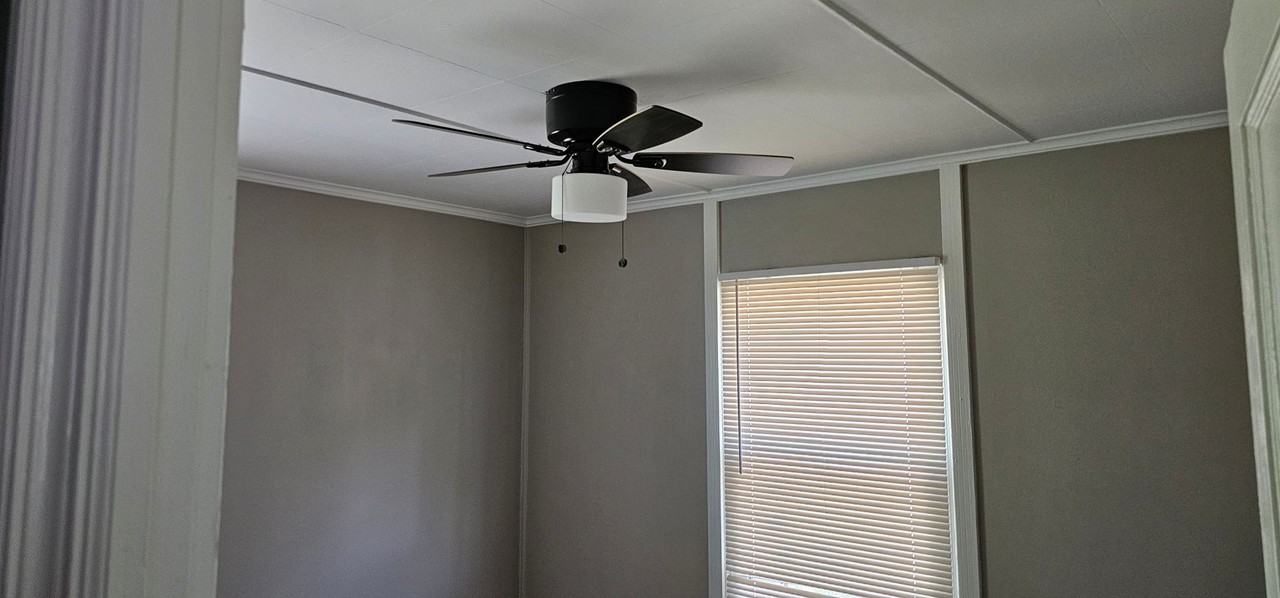 636 Ne 45th Ter - Photo 3 of 42