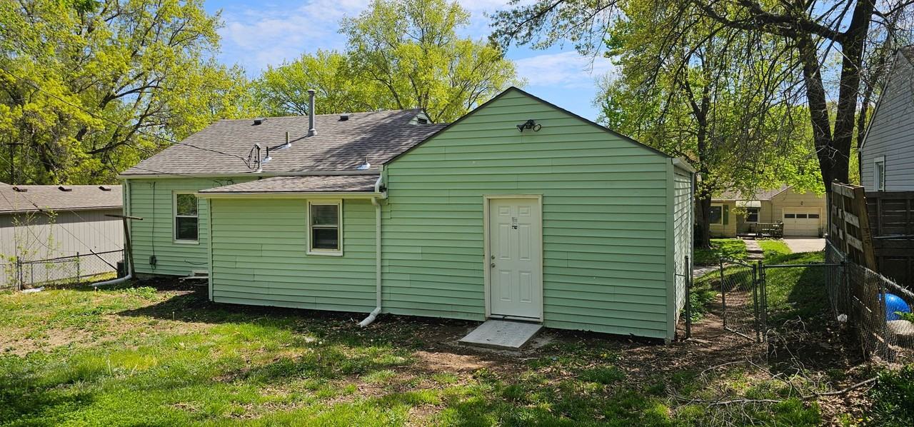 636 Ne 45th Ter - Photo 6 of 42