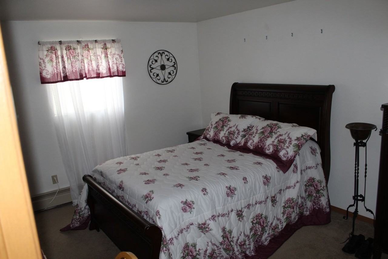 Hillside Manor - Photo 5 of 7