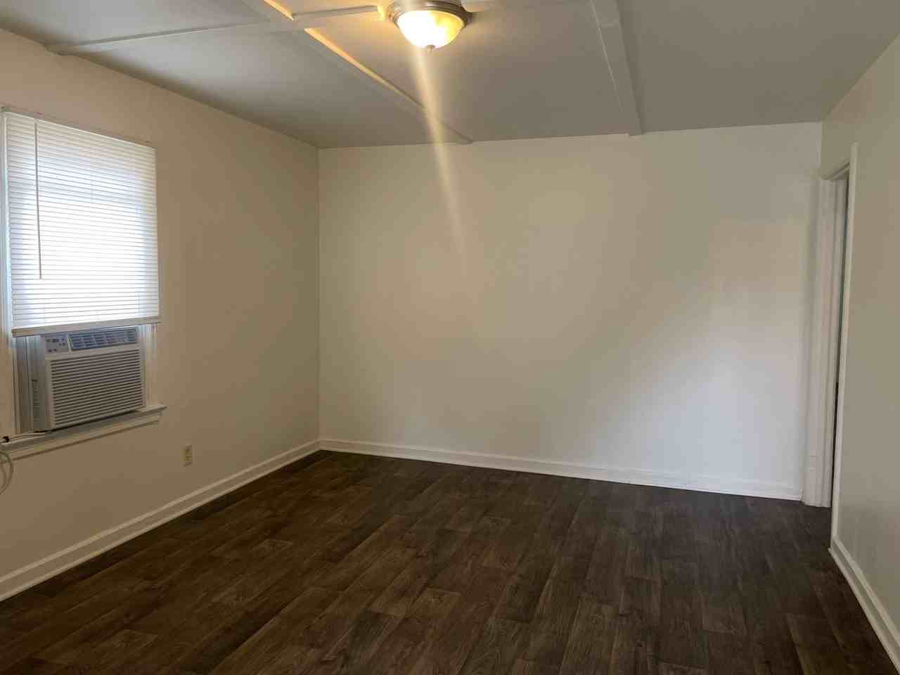 1515 Sloan St - Photo 3 of 13